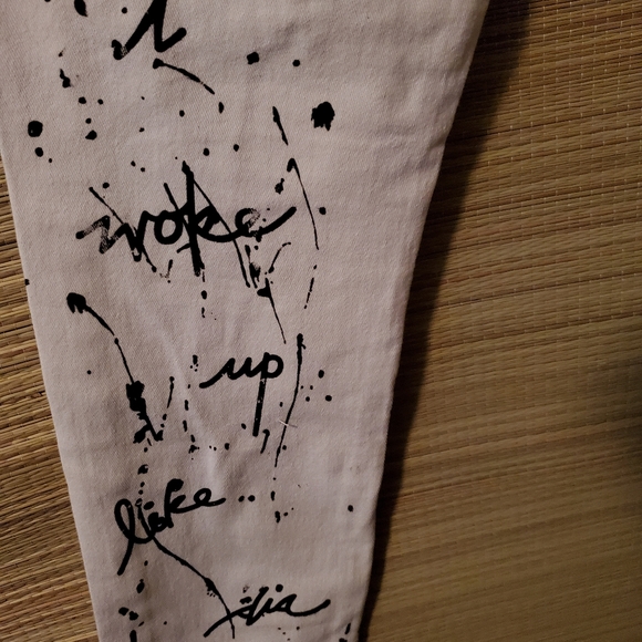 The Style Between Us: Distressed Jeans - Picture 5 of 15